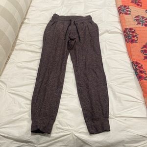Lululemon purple size 4 sweatpants
